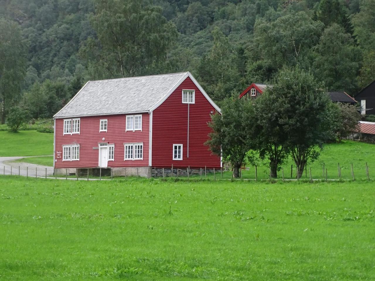 Brekke Gard Hostel Flam Exterior photo